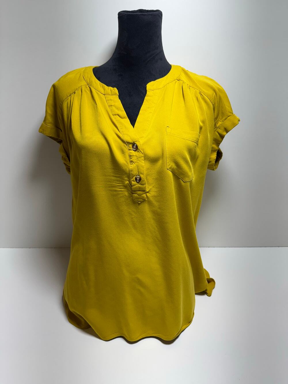Rose + Olive Women’s Blouse Rayon Golden Yellow Sz Large Boyfriend